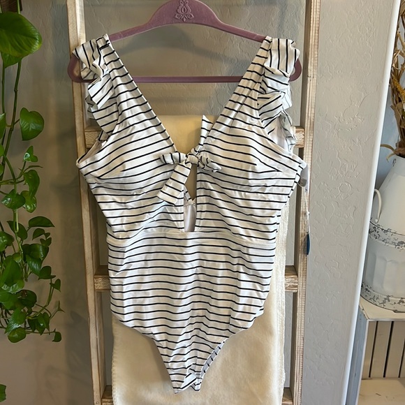 Cupshe White And Black Stripe Ruffle One Piece Swimsuit Deep V - Picture 1 of 3